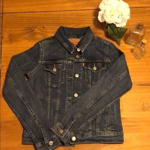 Levi’s trucker denim jacket in a dark wash